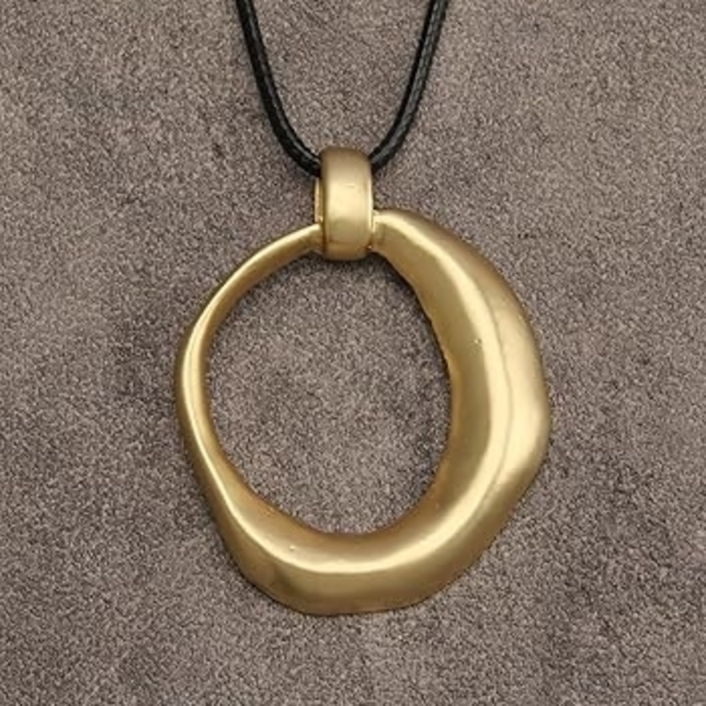 Elegant Gold-Tone Pendant Necklace